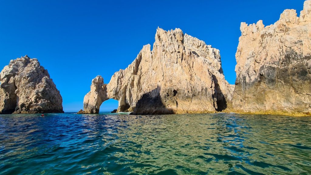 The Arch of Cabo in the sunshine.