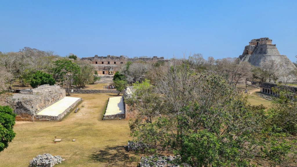 A view of Uxmal's main sights from above. We can see the ball court (Pok Ta Pok Court), Quadrangle of the Nuns and the Pyramid of the Magician.
