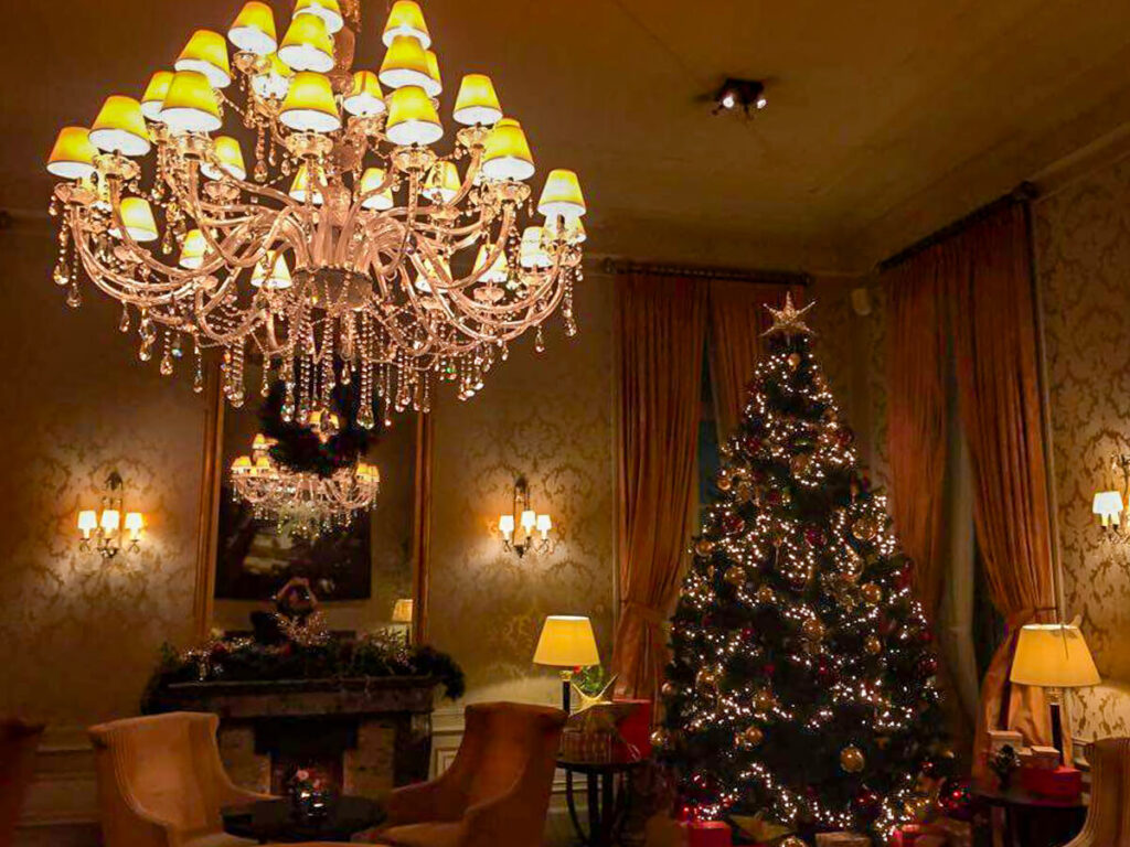 A chandelier and Christmas Tree in a nice hotel in Bruges.