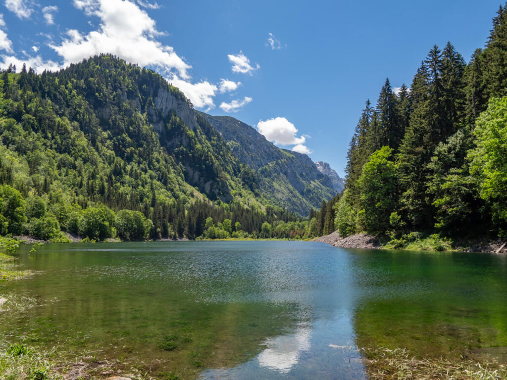 The shore of Sušičko Lake in front of a tall valley in Durmitor National Park.