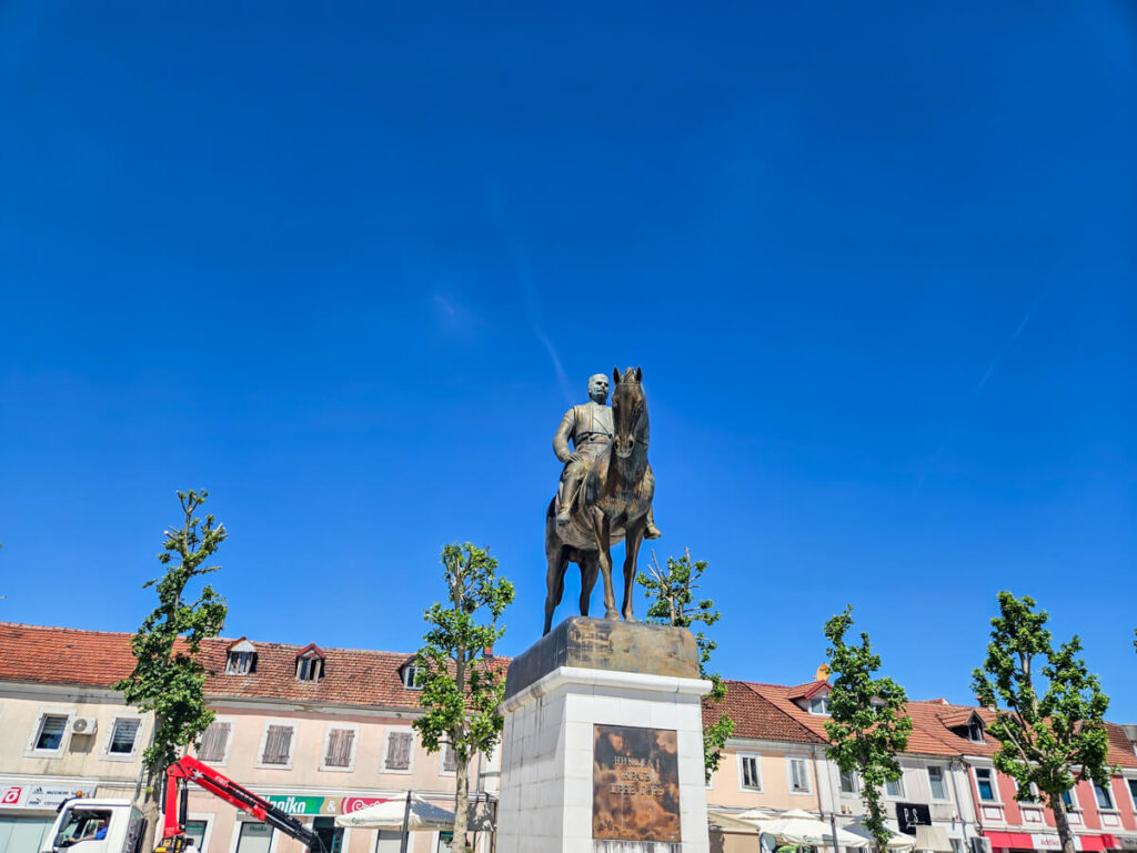 A statue of a man on a horse in the city centre of Nikšić.